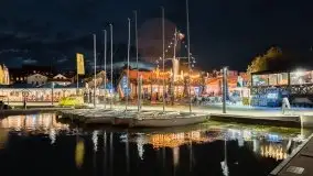 Nocne Mikołajki, Wioska Żeglarska i część promenady - zdjęcie 4