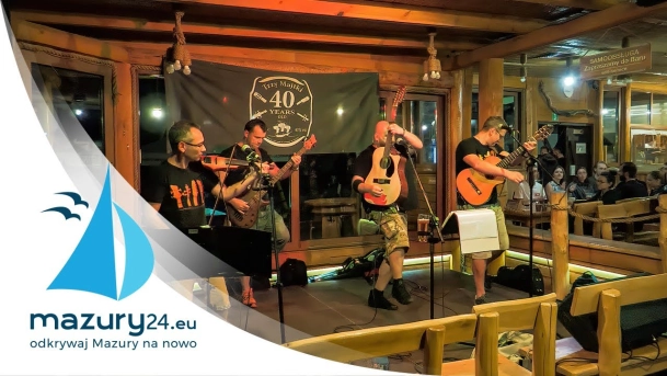 Grają na Mazurach - Trzy Majtki w tawernie Rozbitek