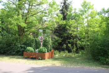 Nieduże poniemieckie siedlisko, 5 km od Karwicy i jeziora Nidzkiego - zdjęcie 2