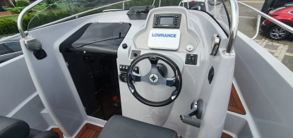 łódź Mazury 670 z silnikiem Evinrude 200 H.O  - zdjęcie 12