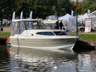 Pakiet 4 jachtów: Maxus 28, Maxus 33.1 RS, Houseboat Navigator 999- 2 sztuki - zdjęcie 1