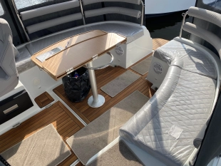 Pakiet 4 jachtów: Maxus 28, Maxus 33.1 RS, Houseboat Navigator 999- 2 sztuki - zdjęcie 8