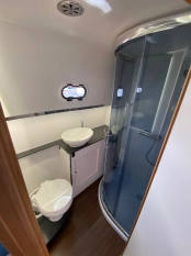 Pakiet 4 jachtów: Maxus 28, Maxus 33.1 RS, Houseboat Navigator 999- 2 sztuki - zdjęcie 6