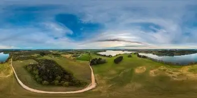 Jezioro Tajty przed zachodem słońca, kwiecień 2020 r.